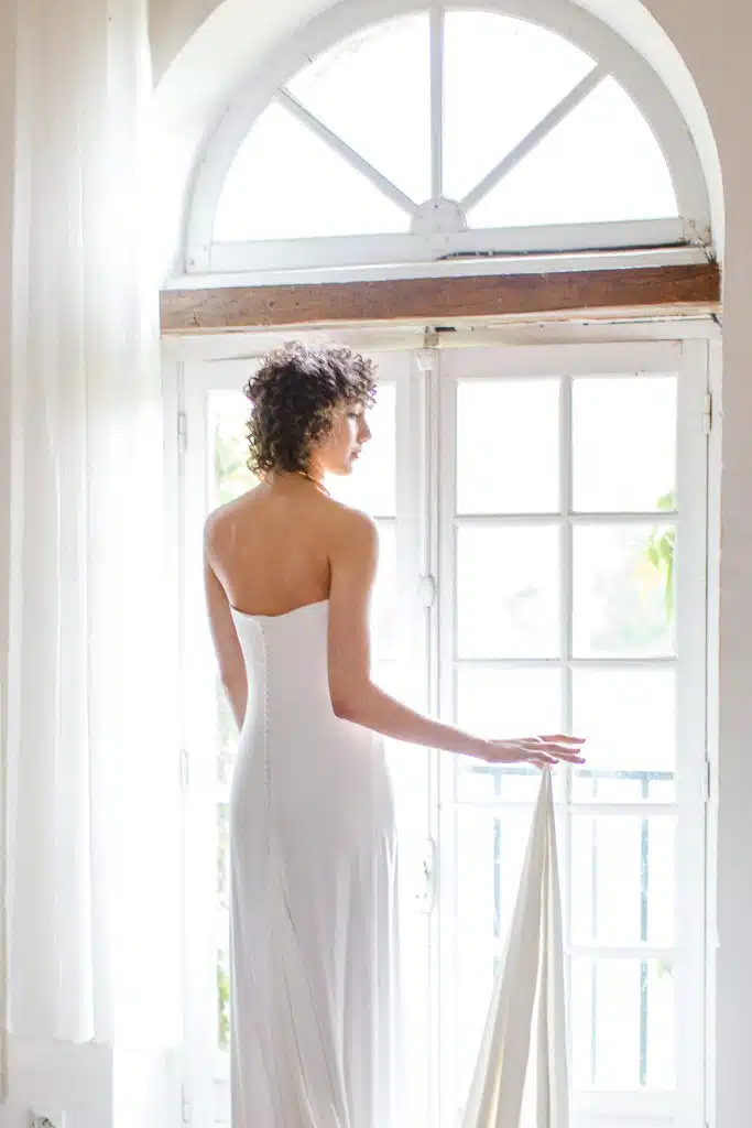 la mariée à la descente d'escalier