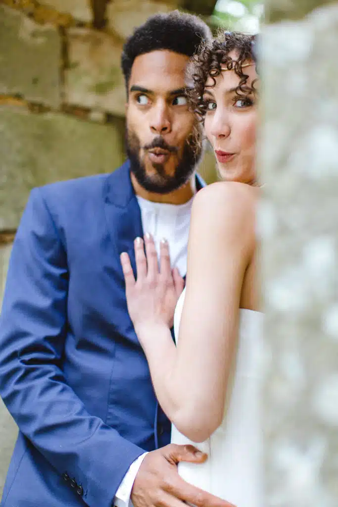 moment de complicité des mariés