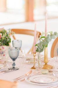 table de reception la table de reception dans les couleurs pastel pour une soirée romantique | des bulles et des étoiles wedding planner ile de france